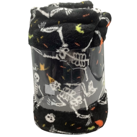 Halloween “Party Skeletons” Oversized Supersoft Printed Plush Throw Blanket NWT - Picture 4 of 10